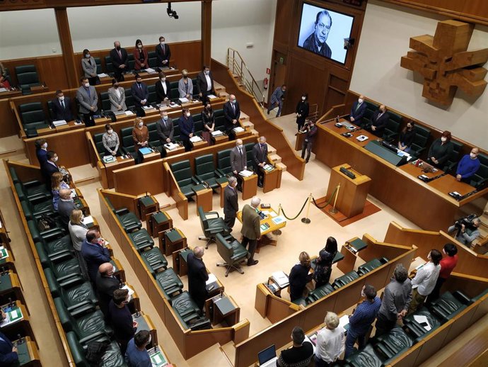 Acto de recuerdo a Santiago Brouard celebrado en el Parlamento Vasco