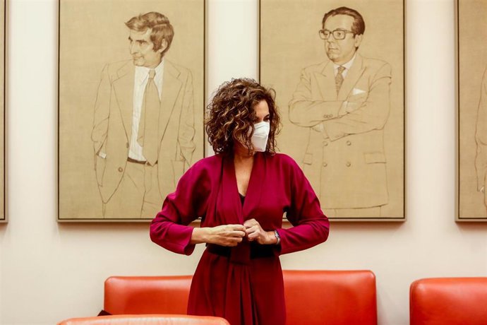 La ministra de Hacienda y Función Pública, María Jesús Montero Cuadrado, a su llegada a la Comisión de Hacienda y Función Pública, en el Congreso 