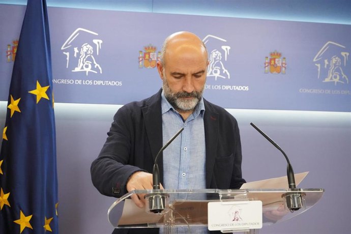 Archivo - El diputado del BNG en el Congreso, Néstor Rego, en rueda de prensa.