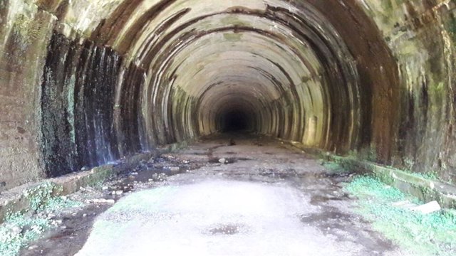Archivo - El túnel de La Engaña, entrada por la comunidad de Cantabria. Foto de archivo