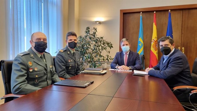 Enrique Rodríguez Nuño;  Francisco González; y el sargento Ignacio Pena y el cabo primero José Manuel Montes del Seprona de la Guardia Civil.