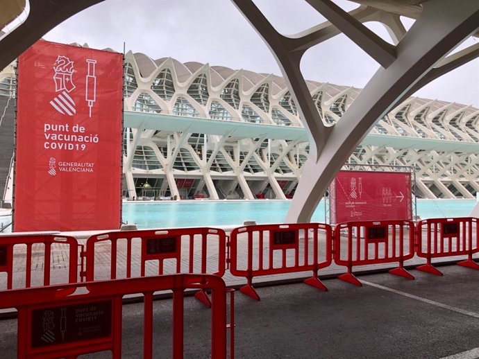 Archivo - La Ciudad de las Artes y las Ciencias es uno de los cuatro 'vacunódromos' habilitados en la Comunitat