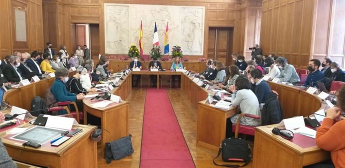 Planas Puchades, Denormandie y Calvó presidiendo la 60 reunión hispano-francesa-andorrana de salud animal y vegetal.