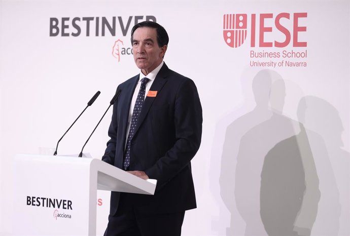 El presidente de Inverco, Ángel Martínez-Aldama, interviene en la presentación del III Observatorio del Ahorro y la Inversión en España, en el Palacio de la Bolsa, a 18 de noviembre de 2021, en Madrid, (España). 