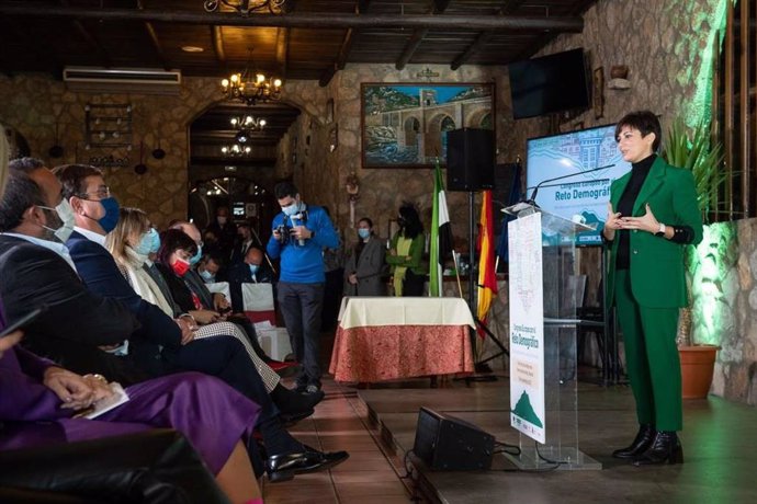 La ministra de Política Territorial, Isabel Rodríguez, en un congreso ssobre reto demográfico