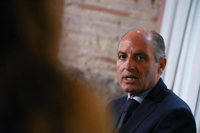 El expresidente del PP de la Comunidad Valenciana, Francisco Camps, en rueda de prensa, en el Hotel Helen Berger de Valencia, a 17 de noviembre de 2021, en Valencia, Comunidad Valenciana (España).
