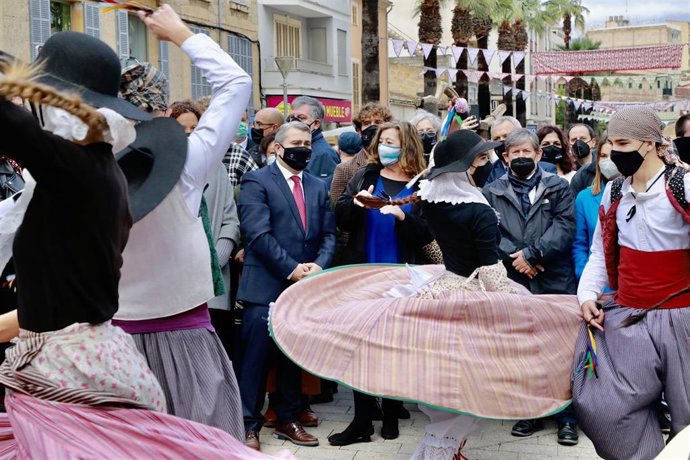 La presidenta del Govern, Francina Armengol, visita la Fira del Dijous Bo de Inca 2021.