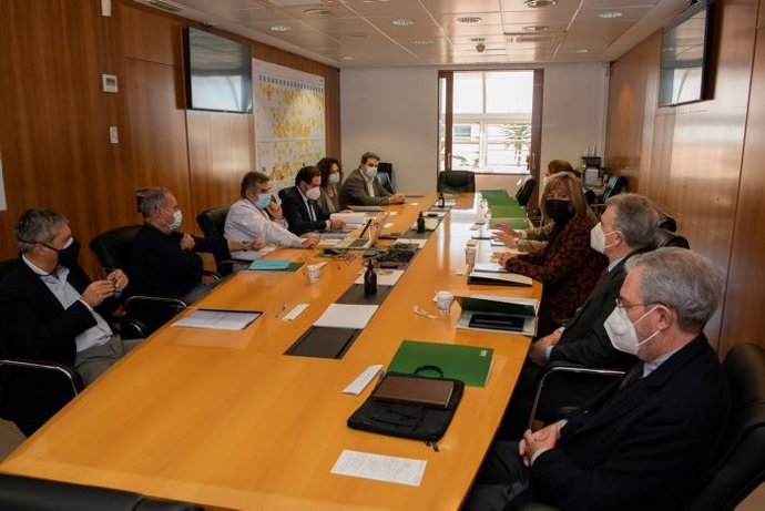 Reunión de la comisión paritaria de la Generalitat, el Ayuntamiento de Barcelona y la Diputación de Barcelona para la ampliación del Hospital Clínic