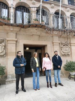 La delegada territorial de Turismo, Nuria Rodríguez, con la alcaldesa de Ronda, María Paz Fernández