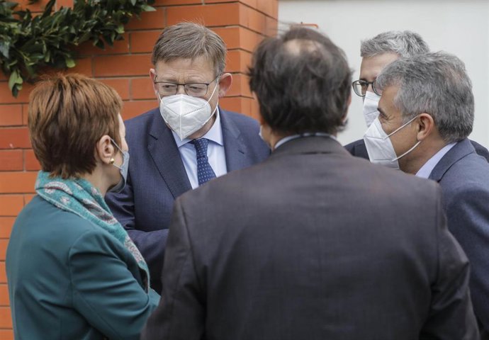 Ximo Puig asiste a un homenaje a Ernest Lluch