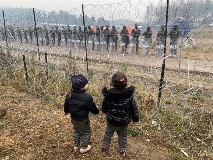 Migrantes y refugiados en la frontera entre Bielorrusia y Polonia