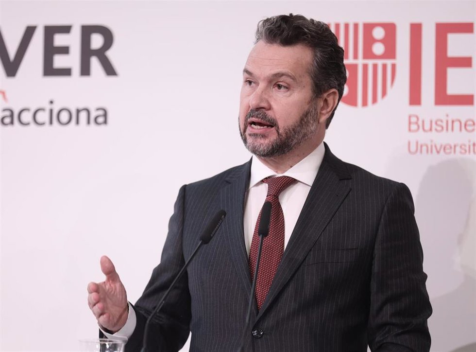 El presidente de la Comisión Nacional del Mercado de Valores (CNMV), Rodrigo Buenaventura, interviene en la presentación del III Observatorio del Ahorro y la Inversión en España, en el Palacio de la Bolsa, a 18 de noviembre de 2021, en Madrid, (España). 