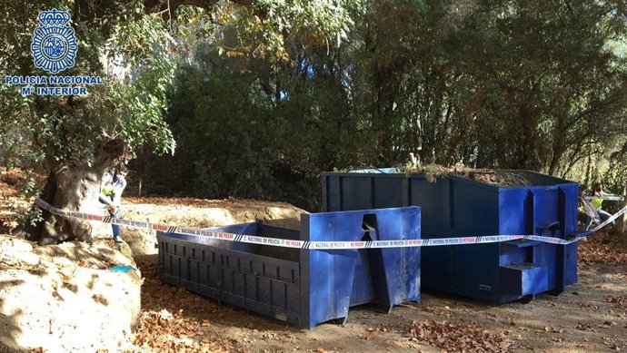 Detenido un empresario por robar cubas de obra que luego arrendaba tras pintarlas de otro color