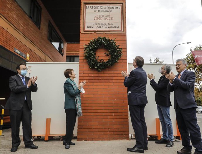 Homenaje a Ernest Lluch en el 21 aniversario de su asesinato por ETA, en la Facultad de Economía de la UV