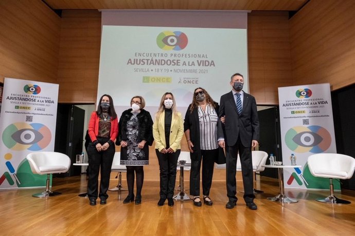 Acto de inauguración de las jornadas de la ONCE sobre Ajuste a la Discapacidad Visual