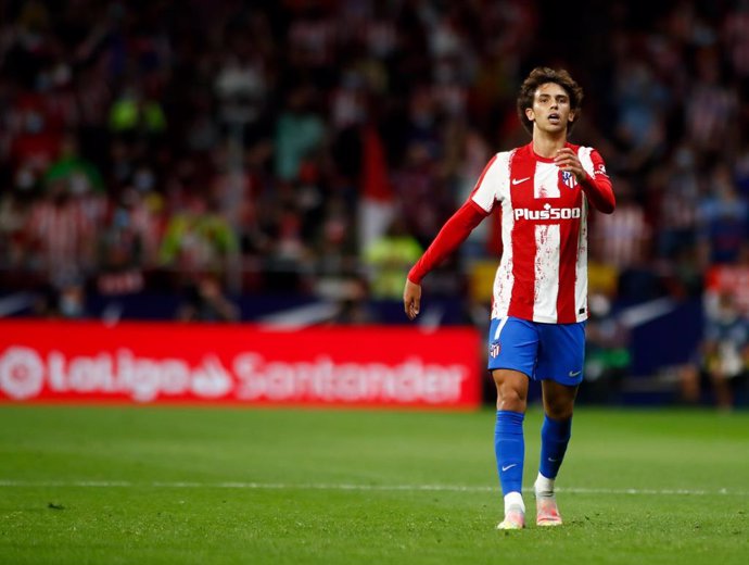 Archivo - Joao Felix of Atletico de Madrid laments during the spanish league, La Liga Santander, football match played between Atletico de Madrid and FC Barcelona at Wanda Metropolitano stadium on October 02, 2021, in Madrid, Spain.