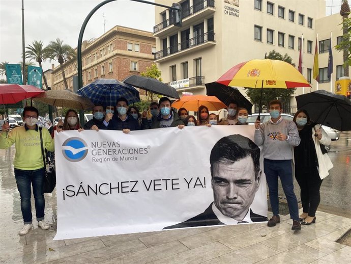 Miembros de NNGG en el paro universitario