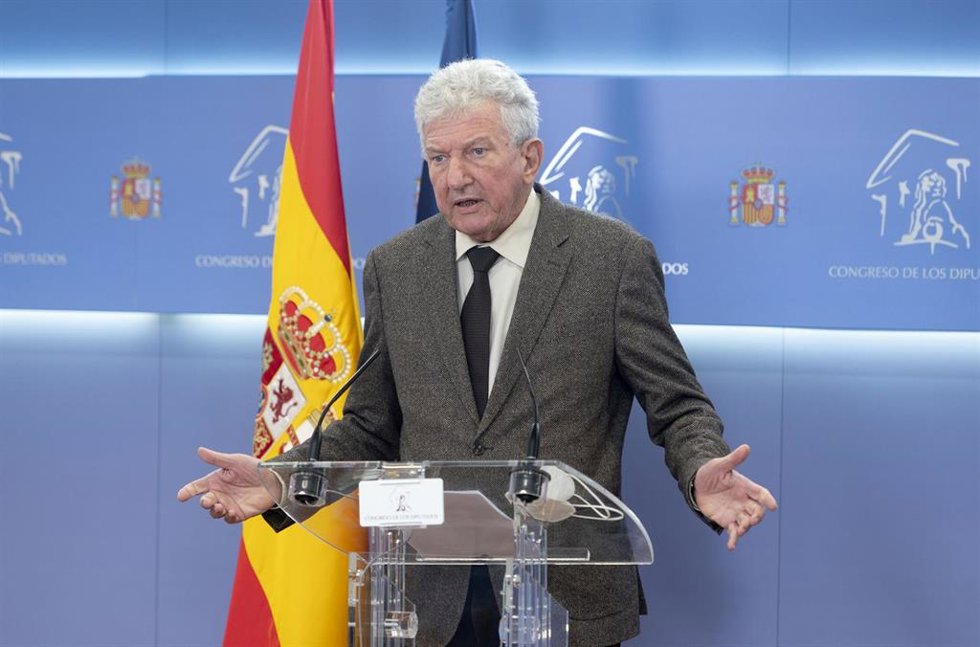 El diputado de Nueva Canarias en el Congreso, Pedro Quevedo, ofrece una rueda de prensa tras una reunión de la Junta de Portavoces en el Congreso de los Diputados, a 3 de noviembre de 2021, en Madrid, (España).