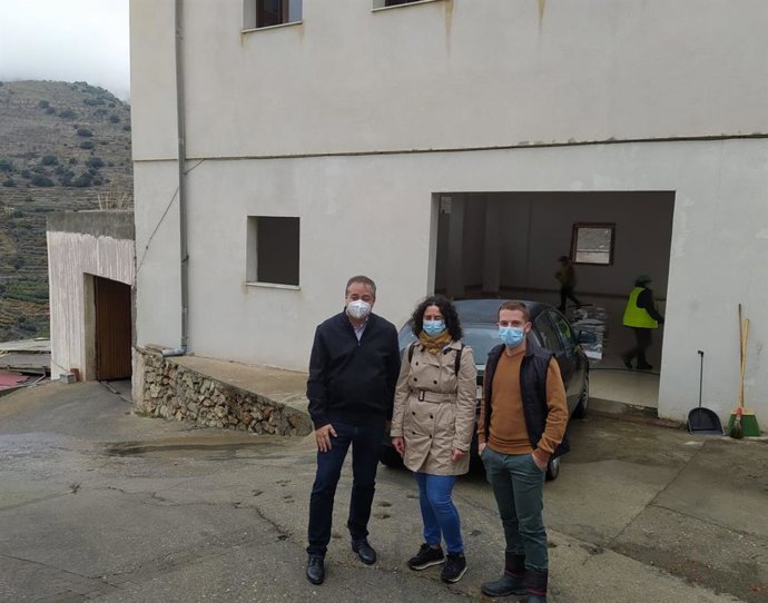 José Luis Delgado visita el centro de usos múltiples de Ohanes (Almería)