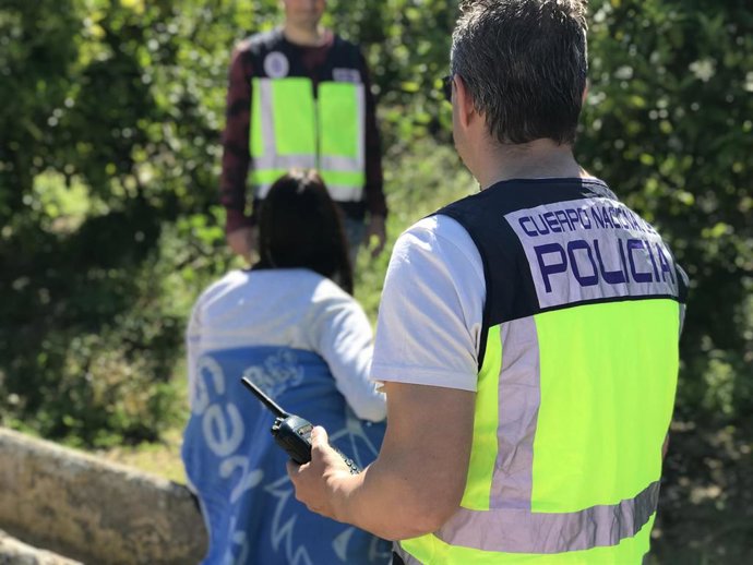 Archivo - Localizadas una madre y su hija menor, en Valencia, tras deambular casi dos días por los campos