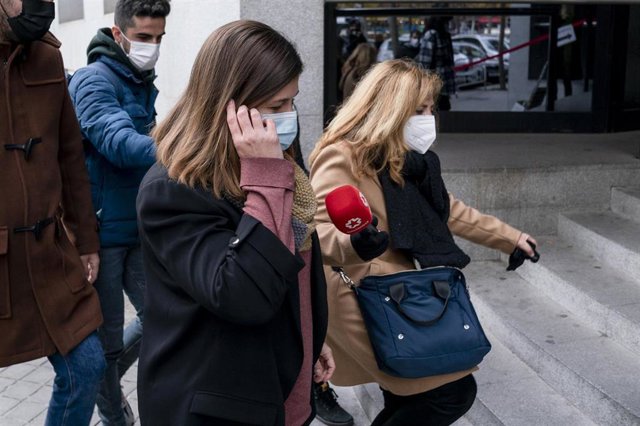 La alcaldesa de Móstoles, Noelia Posse, a su llegada al Juzgado de Instrucción número 1 de Móstoles para declarar como investigada, a 18 de noviembre de 2021, en Móstoles, Madrid, (España). La querella por la que es sentada en el banquillo de los acusados