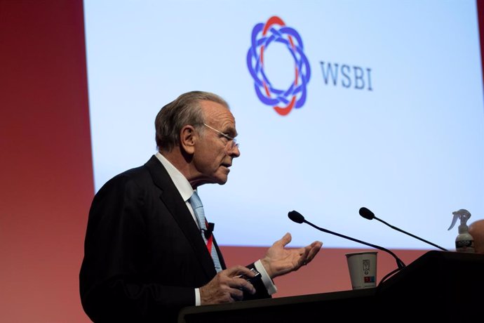 El president de la Fundació La Caixa, Isidre Fainé, en la 28a assemblea de WSBI a París