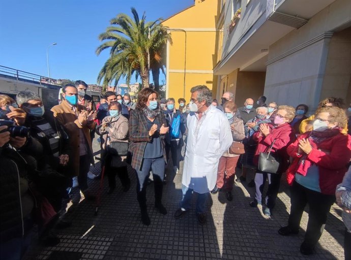 La diputada del PP Beatriz Polledo visita el centro de salud de El Berrón