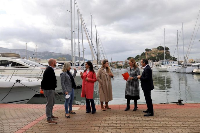 El grupo de Cs en Les Corts visita el puerto de Dénia
