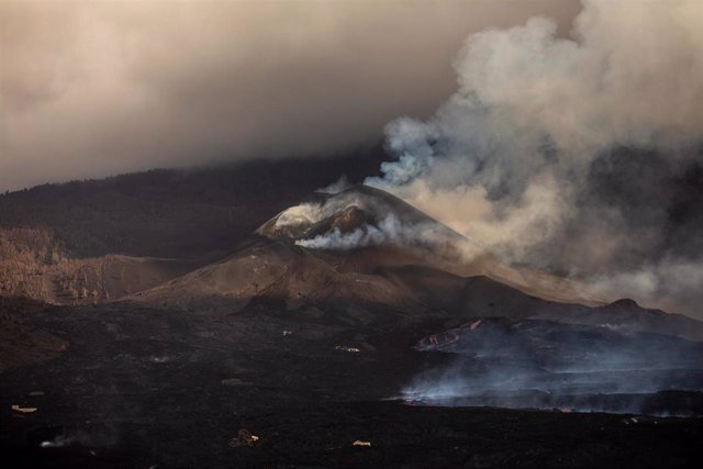 Vistas del volcán de cumbre vieja desde la Montaña del municipio de La Laguna