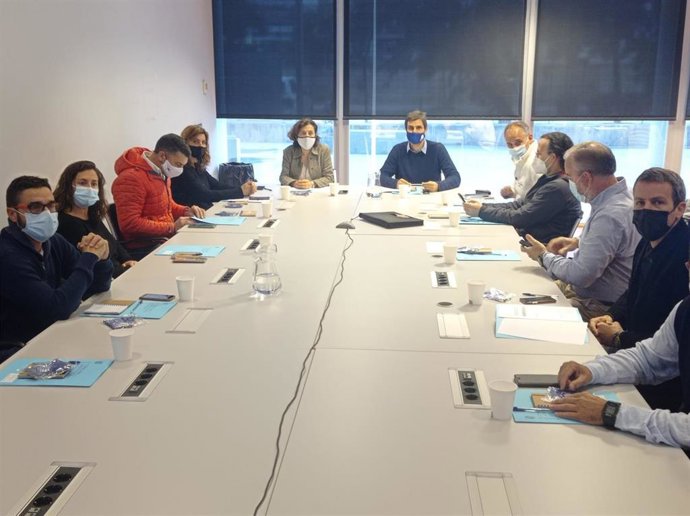 La consellera de Asuntos Sociales y Deportes, Fina Santiago, durante la reunión del jurado.