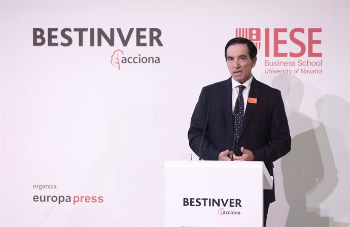El presidente de Inverco, Ángel Martínez-Aldama, interviene en la presentación del III Observatorio del Ahorro y la Inversión en España, en el Palacio de la Bolsa, a 18 de noviembre de 2021, en Madrid, (España). 