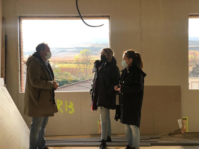 Rehabilitadas tres viviendas de propiedad municipal en Arenzana de Abajo y Leiva para alquiler social y asequible