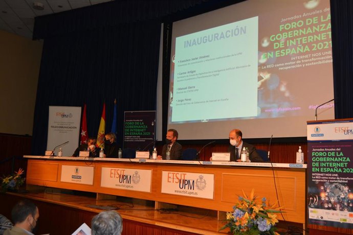 Mesa inagural del Foro de la Gobernanza en Internet.