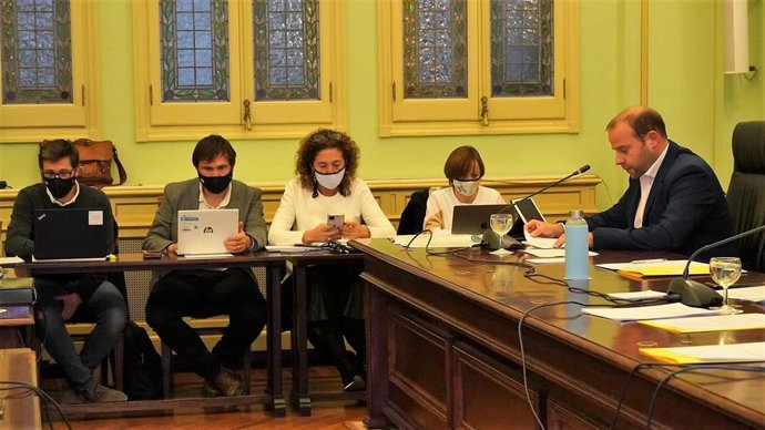 El conseller Miquel Mir, en la comparecencia en la Comisión de Hacienda.