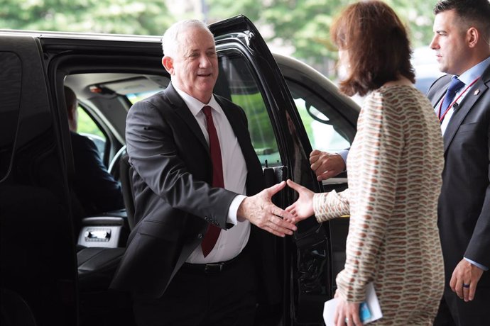 Archivo - 03 June 2021, US, Washington: Israeli Defence Minister Benny Gantz (L) arrives at the USDepartment of State to meet with US Secretary of State Antony Blinken (not pictured). Photo: Lenin Nolly/ZUMA Wire/dpa