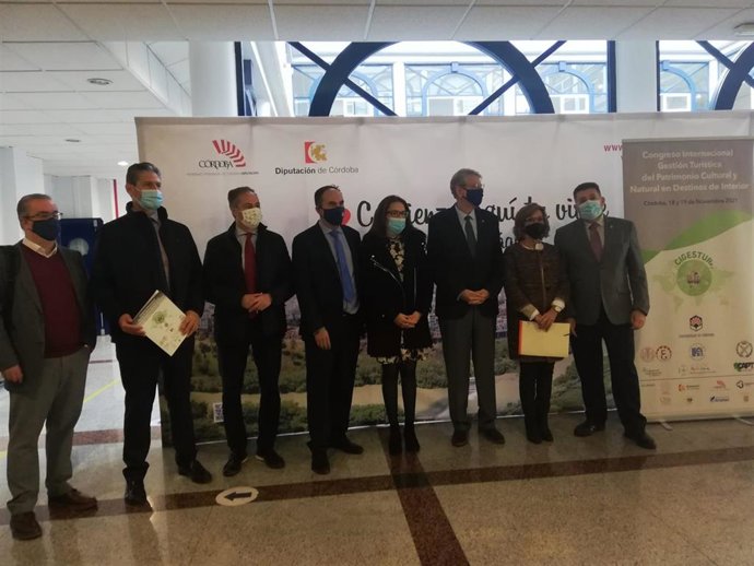 Autoridades en la sesión inaugural del Congreso Internacional para la Gestión Turística del Patrimonio Cultural y Natural en Destinos de Interior.