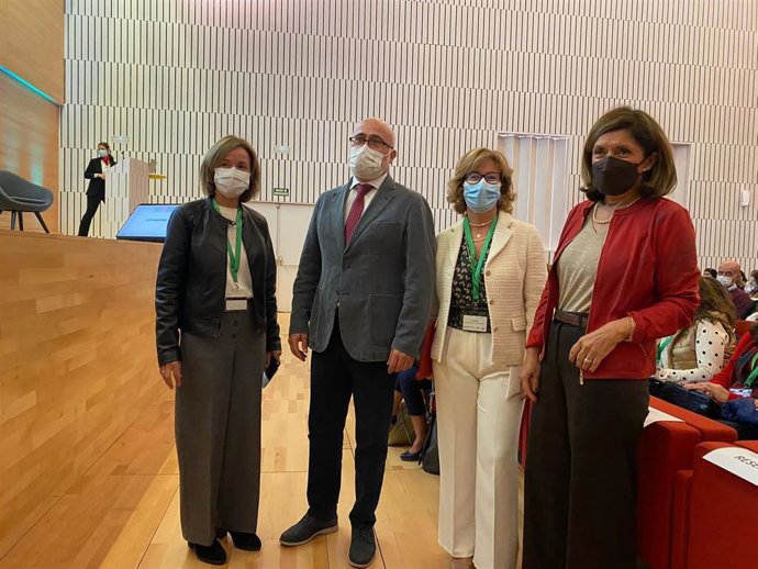 Autoridades en la inauguración del XXV Congreso de la Sociedad Andaluza de Calidad Asistencial (Sadeca).