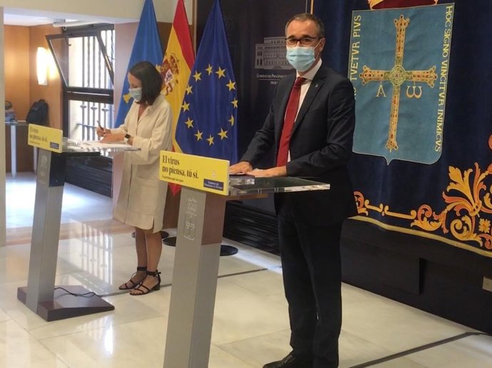 Archivo - Pablo Fernández Muñiz, a la derecha