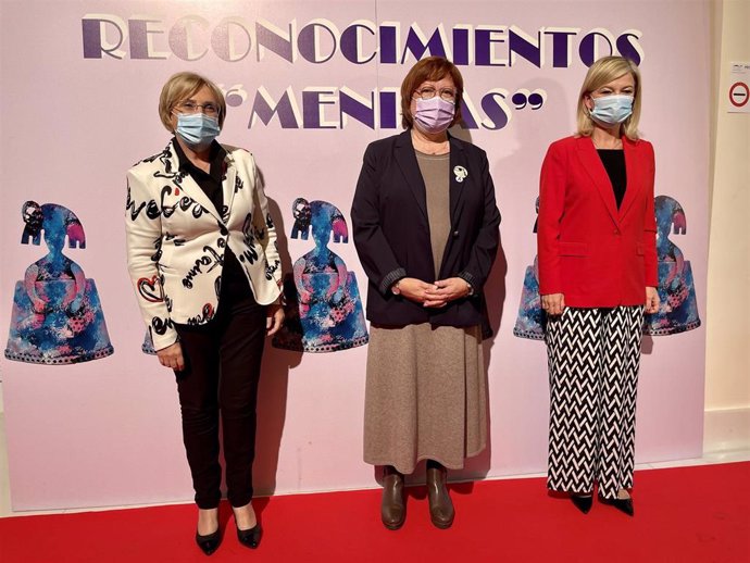 La delegada del Gobienro, Gloria Calero; la consellera de Justicia, Gabriela Bravo, y la de Sanidad, Ana Barceló, durante la entrega de los premios Meninas 2021