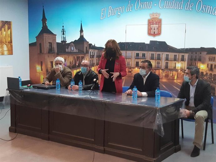 Virginia Barcones asiste en El Burgo de Osma al taller de Movilidad Cotidiana.