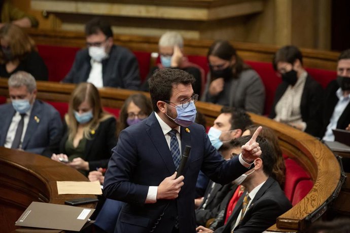 Imagen de archivo - El presidente de la Generalitat, Pere Aragons, en el Parlament de Catalunya