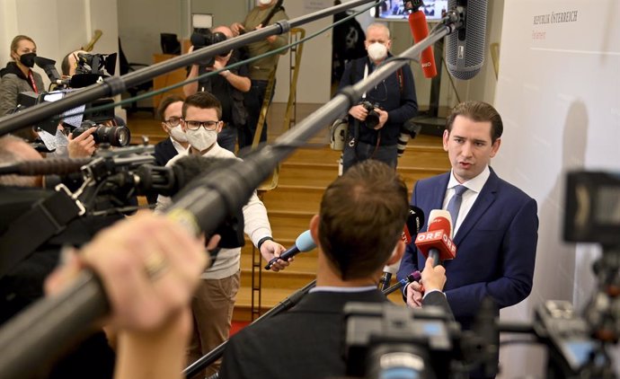 16 November 2021, Australia, Vienna: Sebastian Kurz, head of the Austrian People's Party (OeVP) parliamentary group and former Austria's Chancellor, speaks to journalists during a special session of the National Council. The Austrian parliament has init