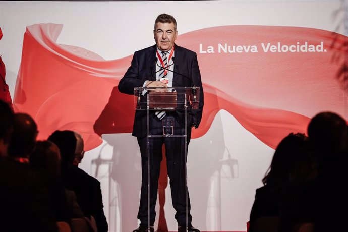 El Presidente de Ilsa, Carlos Bertomeu, interviene durante la presentación de la marca comercial de ILSA