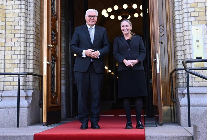 El presiedente de Noruega, Frank-Walter Steinmeier, y la presidenta del Parlamento, Eva Kristin Hansen