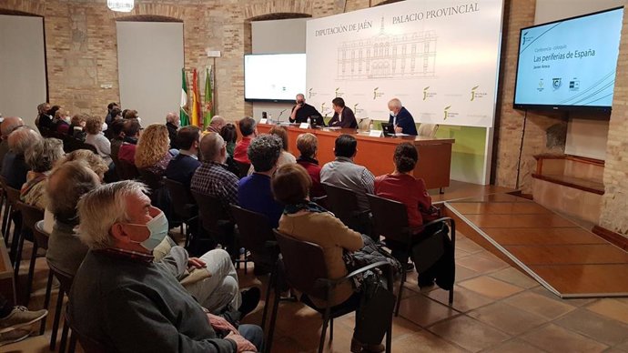 Conferencia-coloquio sobre 'Las periferias de España', de Javier Aroca