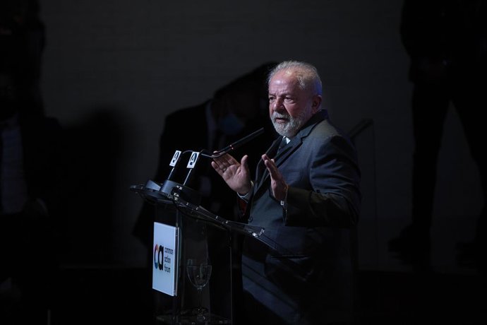 El expresidente de Brasil Luiz Inázio Lula da Silva participa en el Seminario 'Cooperación multilateral y recuperación regional post-Covid19', en la Casa América, a 18 de noviembre de 2021, en Madrid (España). El acto, organizado por Common Action Forum