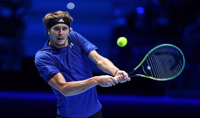 18 November 2021, Italy, Turin: German tennis player Alexander Zverev in action against Poland's Hubert Hurkacz during their their group stage men's singles match of the ATP Finals in Turin. Photo: Alessandro Di Marco/ANSA via ZUMA Press/dpa