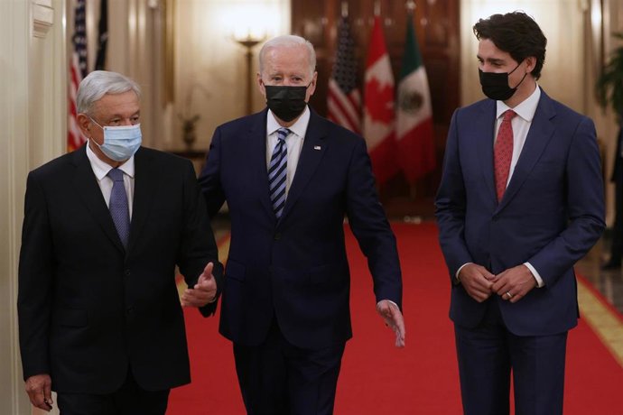 El presidente mexicano, Andrés Manuel López Obrador; el mandatario estadounidense, Joe Biden, y el primer ministro de Canadá, Justin Trudeau, en su primera fotografía juntos, en el marco de la a IX Cumbre de Norteamérica