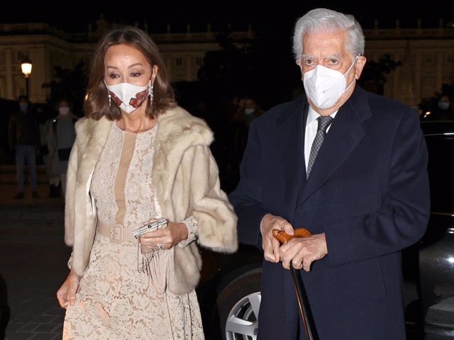 Isabel Preysler y Mario Vargas Llosa a su llegada al Teatro Real