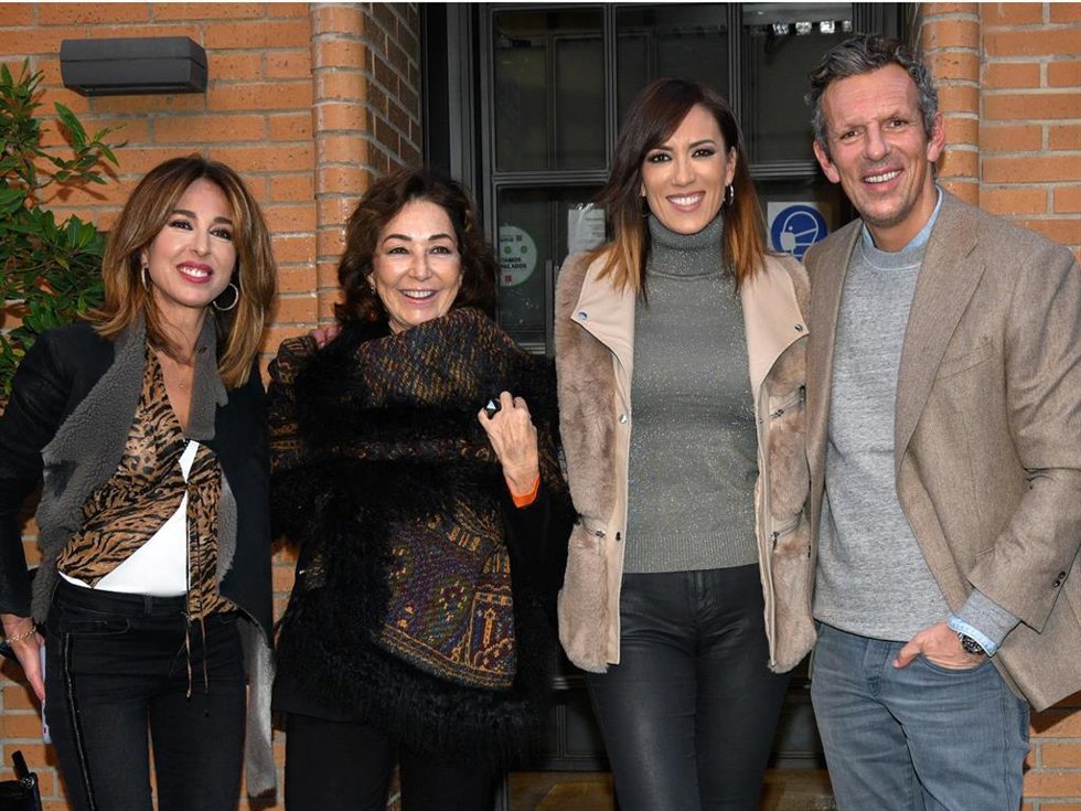 Ana Rosa Quintana se ha reencontrado con sus compañeros en 'El programa de Ana Rosa'; Ana Terradillos, Patricia Pardo y Joaquín Prat, sus sustitutos en estos delicados momentos